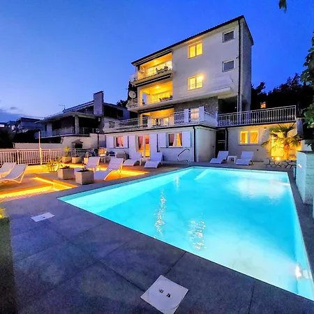 Family-friendly With Swimming Pool Dramalj, - 27983 Appartement Crikvenica